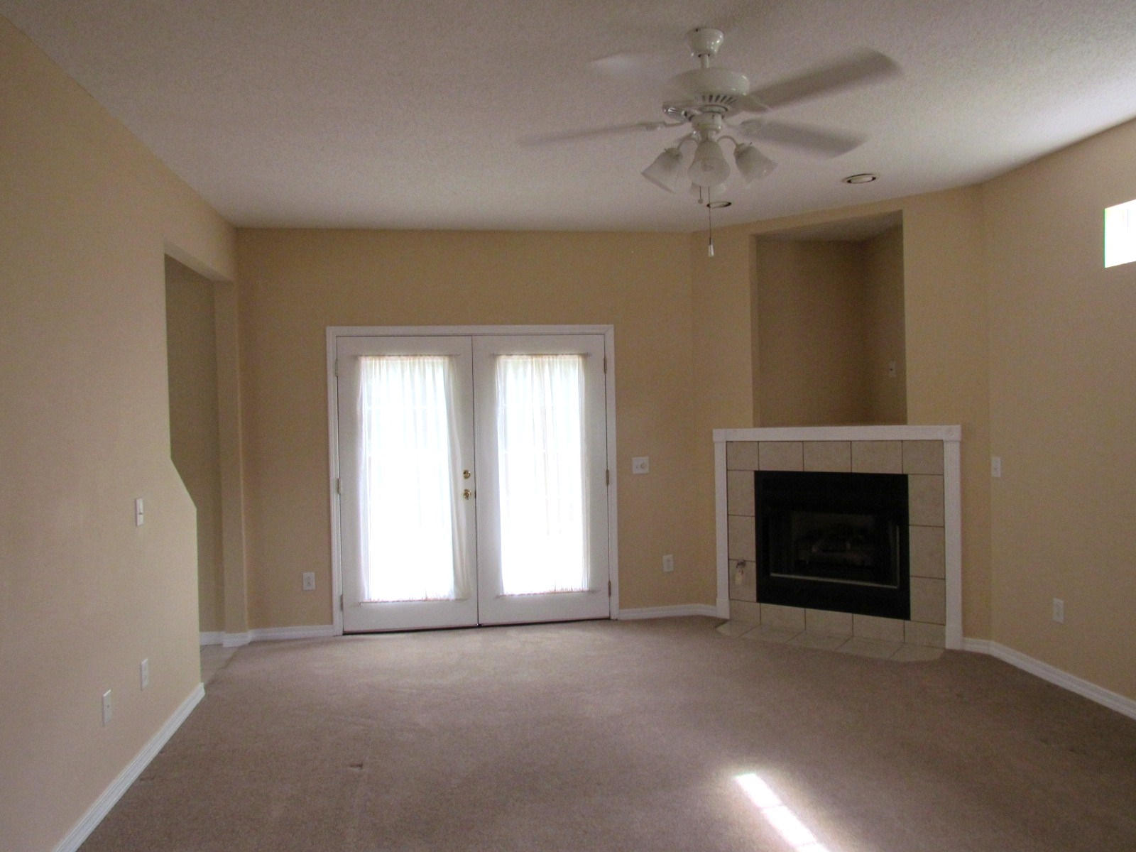 WHITEPOINT - Residential Lease