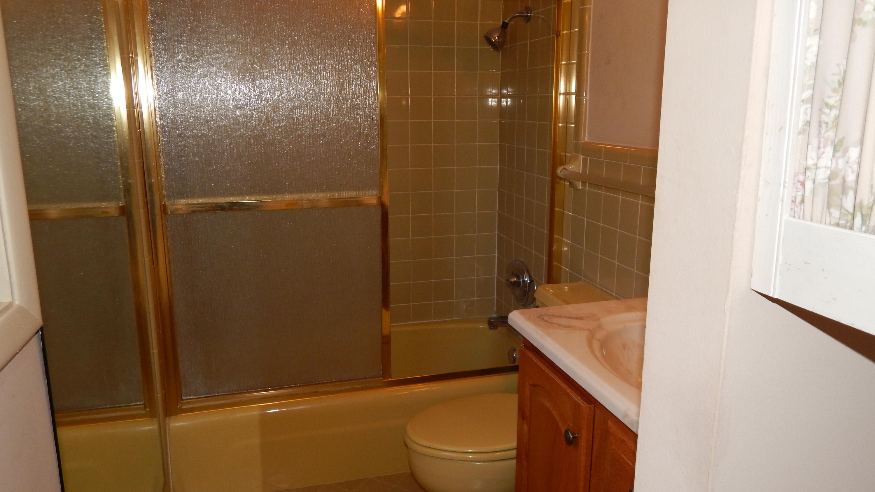 COLONIAL HEIGHTS - Residential