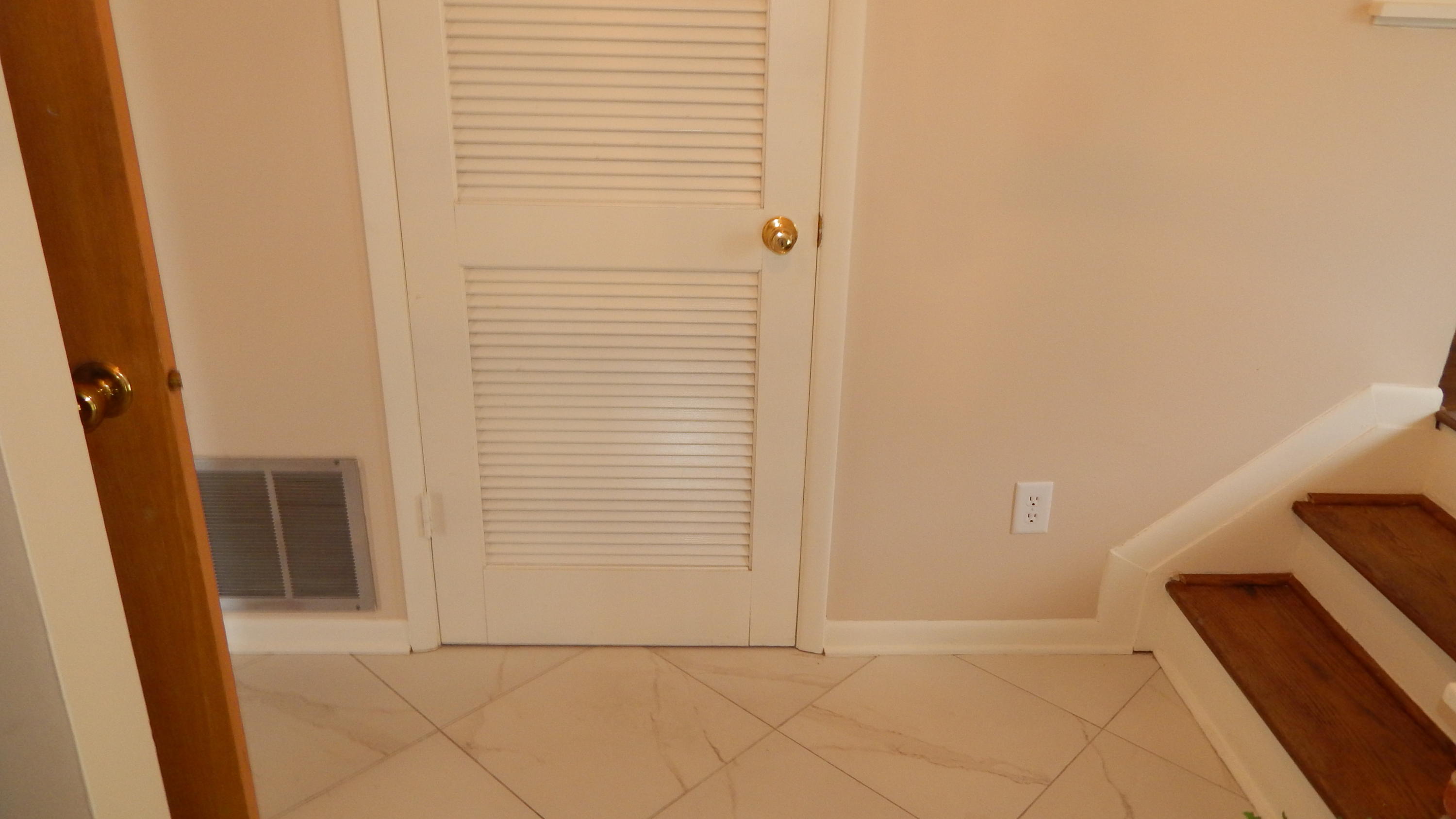 COLONIAL HEIGHTS - Residential