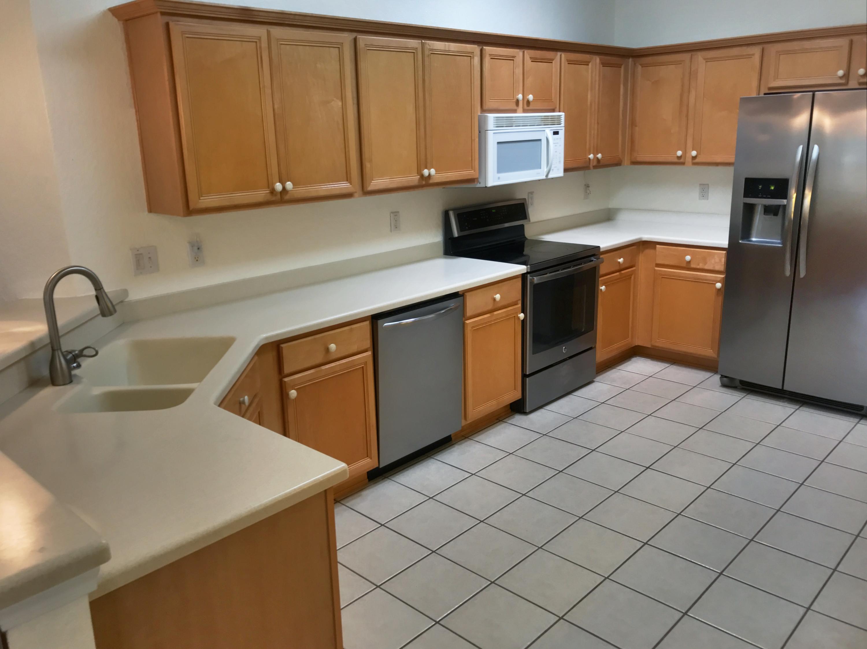 EMERALD LAKES PH 1 - Residential Lease