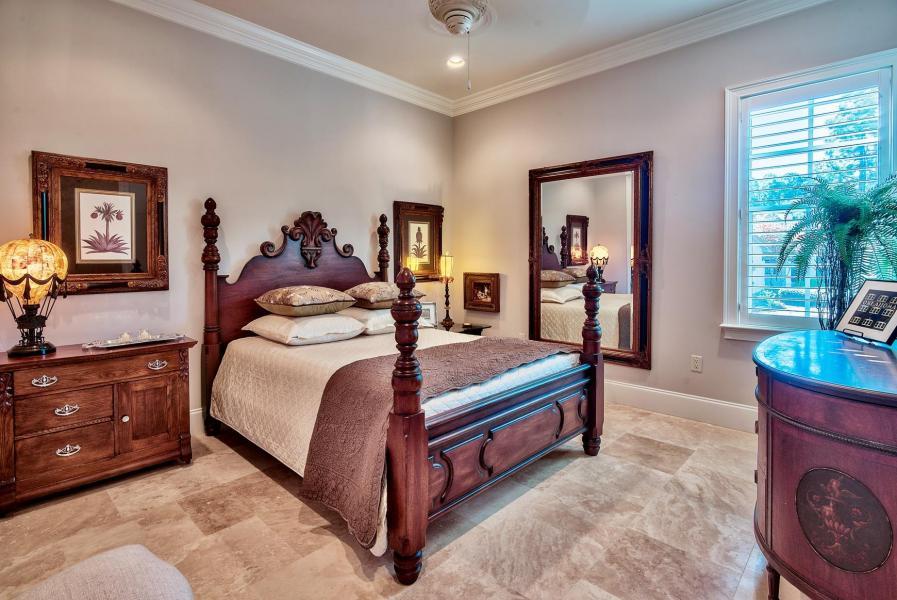 BAYTOWNE AVE EAST - Residential