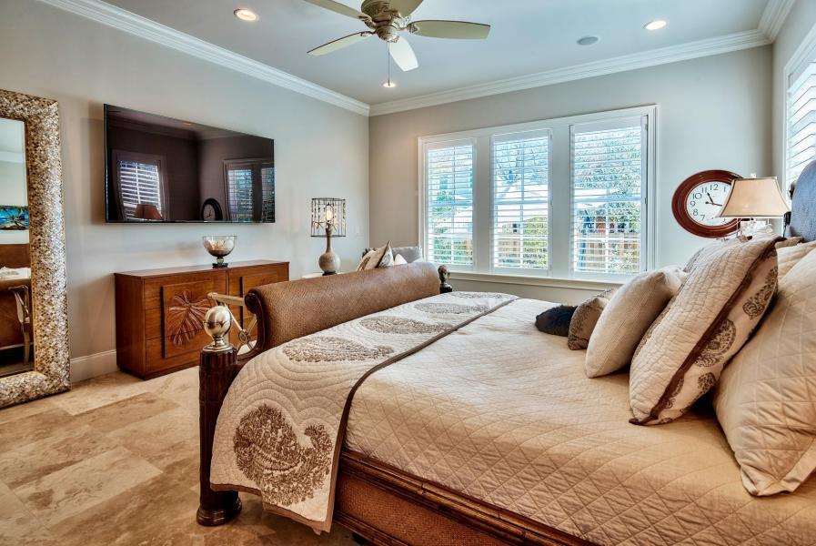 BAYTOWNE AVE EAST - Residential