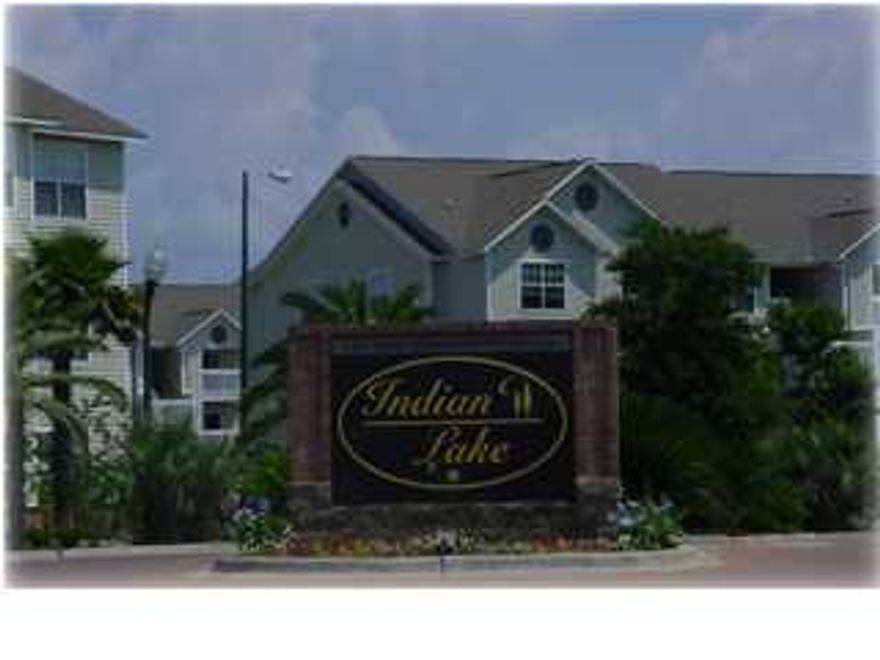 Nice unit in heart of Destin. Unit comes with washer/dryer, small balcony and clubhouse with free wifi,pool, workout facilities, BBQ, picnic area, car wash and lots of parking!Available 3-13-17, owner will consider small dog only (must be fixed)with non refundable pet fee and refundable pet deposit