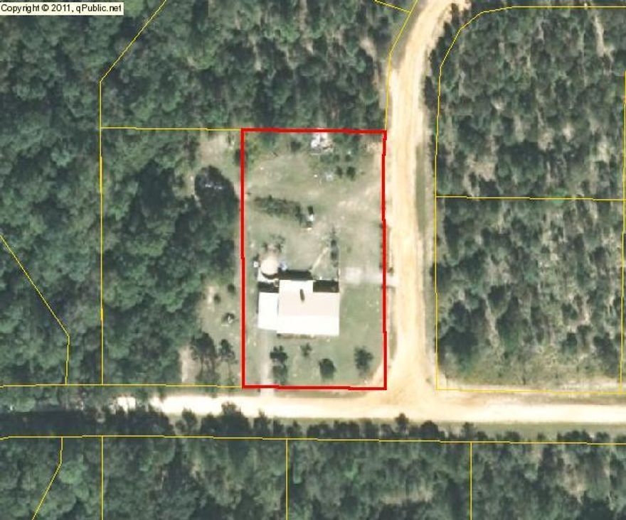 Large home on a large lot in sought after Compass Lake community right off of Hwy 231 in Alford Florida. Unfinished basement has a lot of potential to increase the living space of this home.