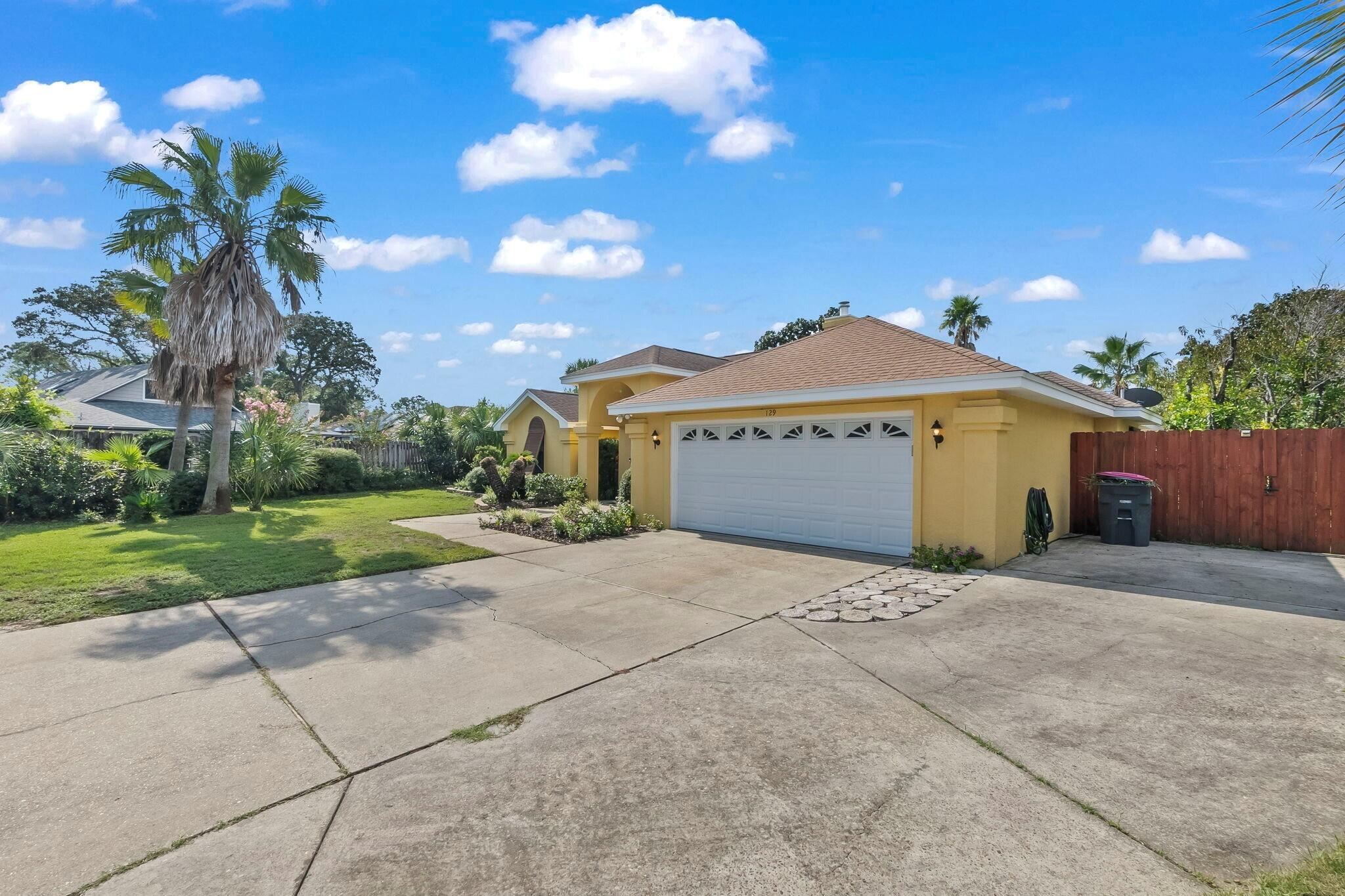 GRAND LAGOON SHORES - Residential