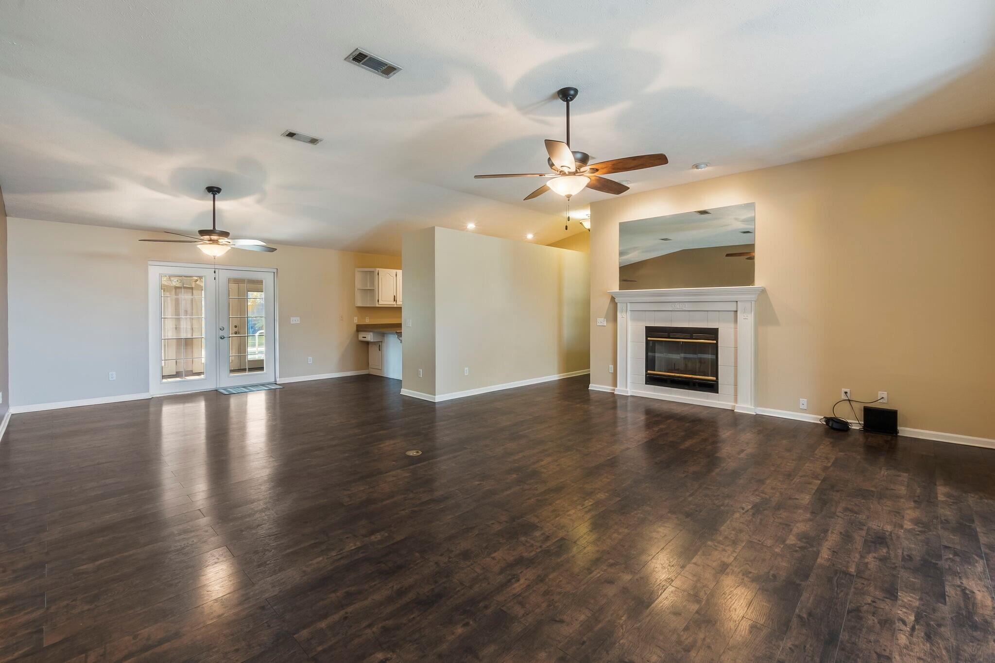 GRAND LAGOON SHORES - Residential