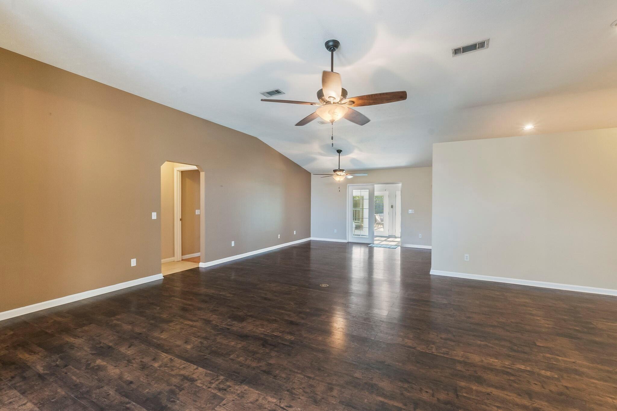 GRAND LAGOON SHORES - Residential