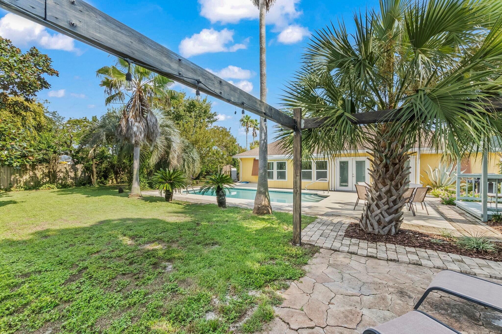 GRAND LAGOON SHORES - Residential