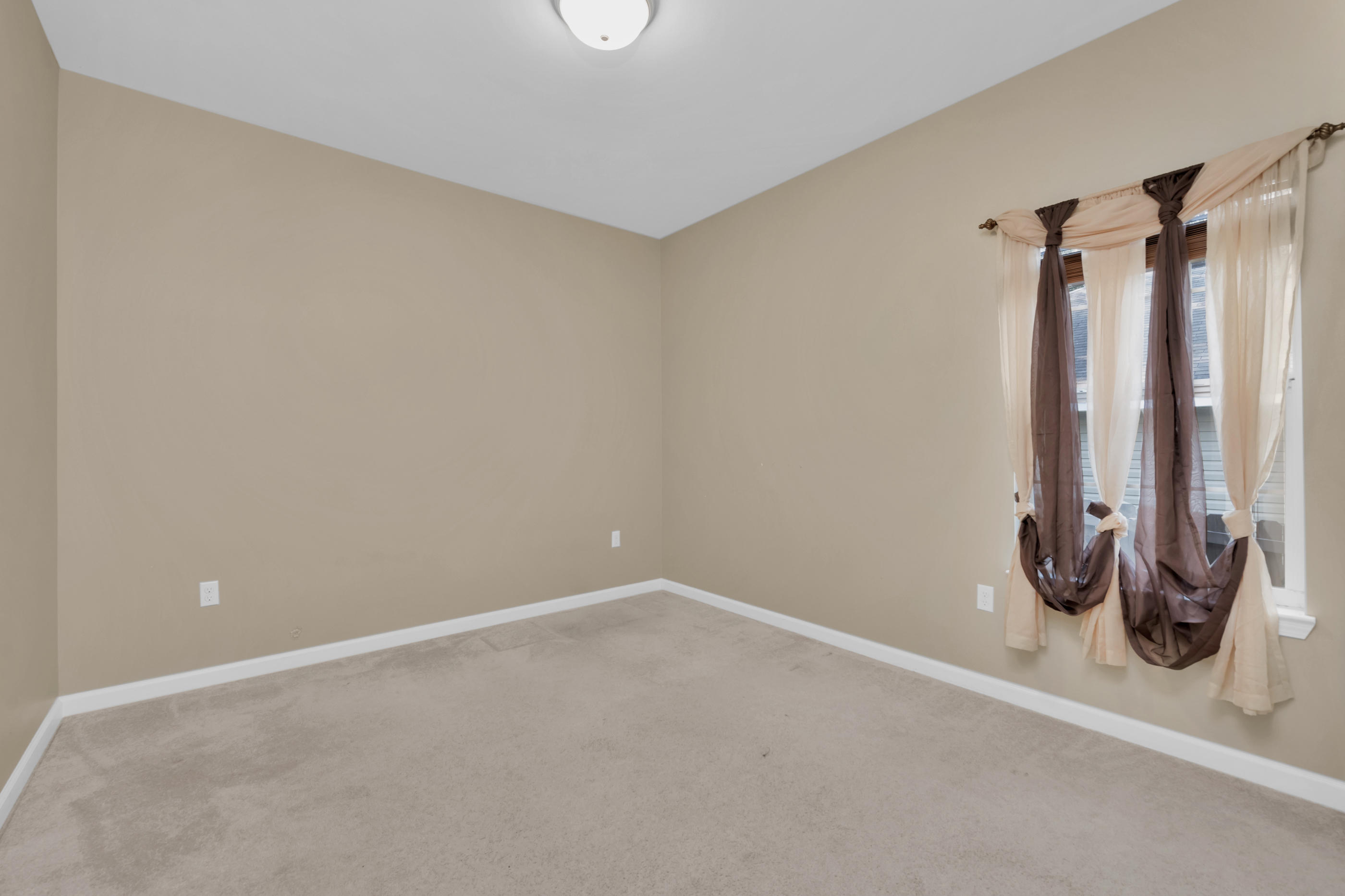 VALPARAISO PINECREST 6 - Residential