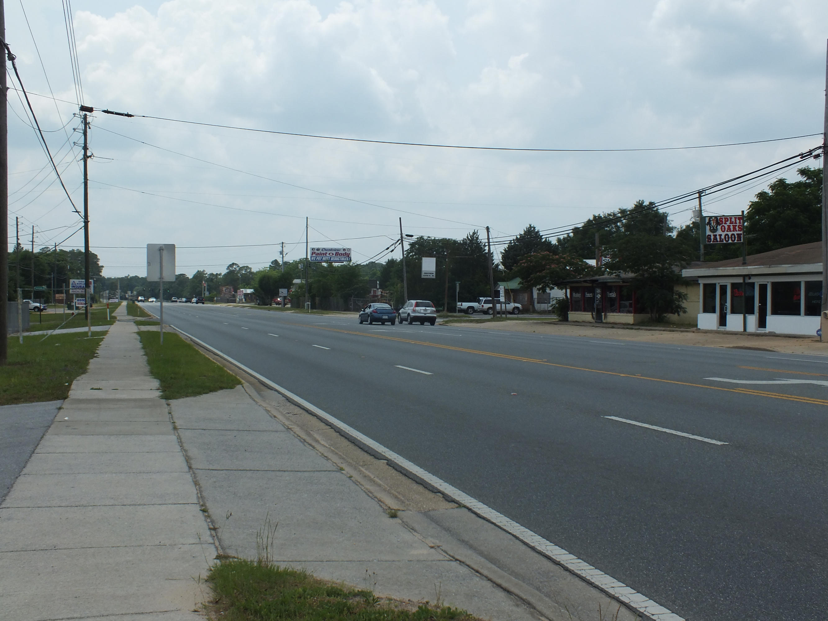 Main image without alt text