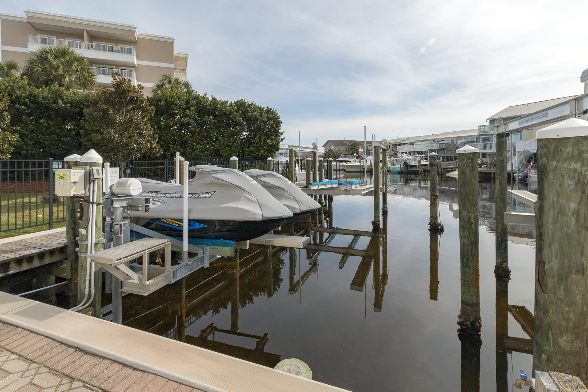 HARBOR LIGHTS - Residential