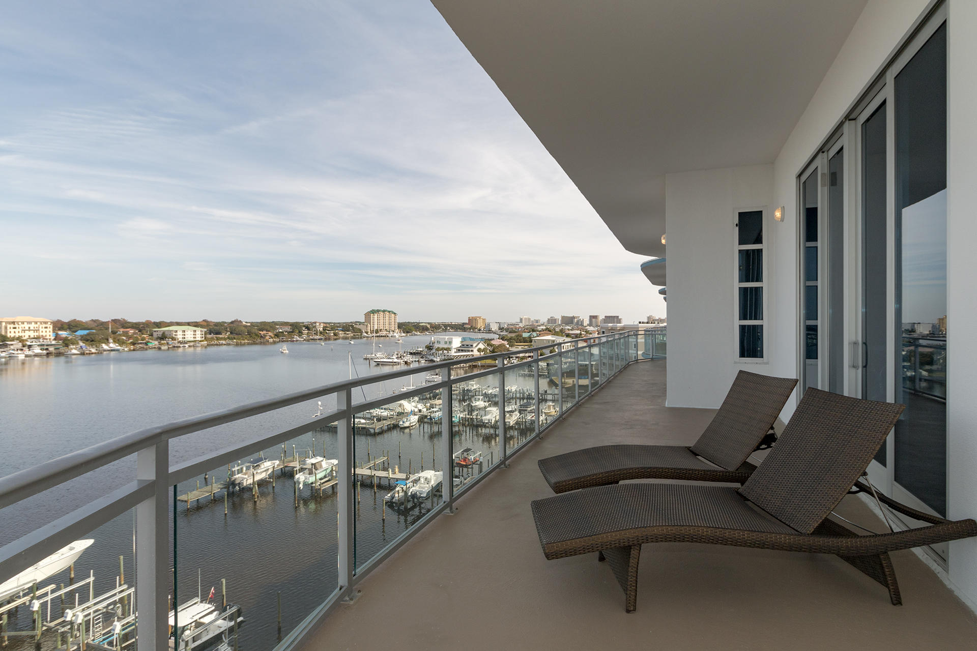 HARBOR LIGHTS - Residential