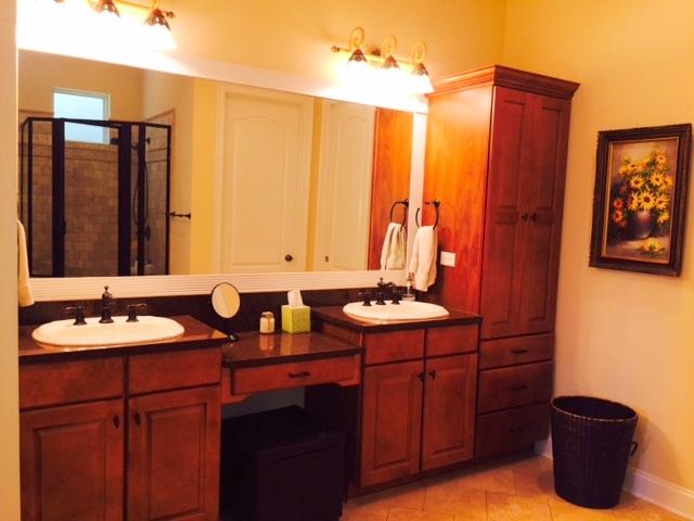 CLAIRES VINEYARD - Residential Lease