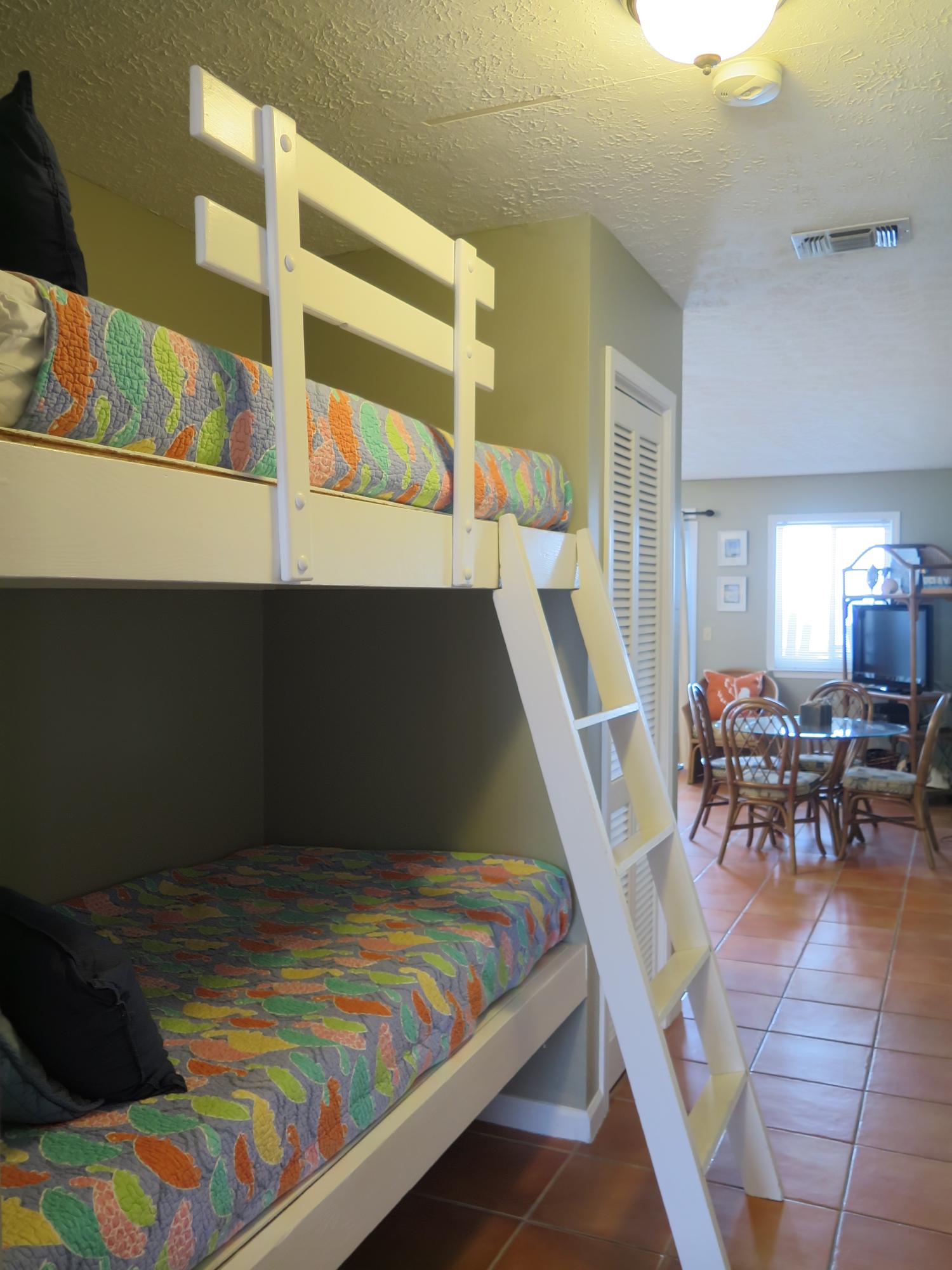 LEEWARD CONDO 2 - Residential