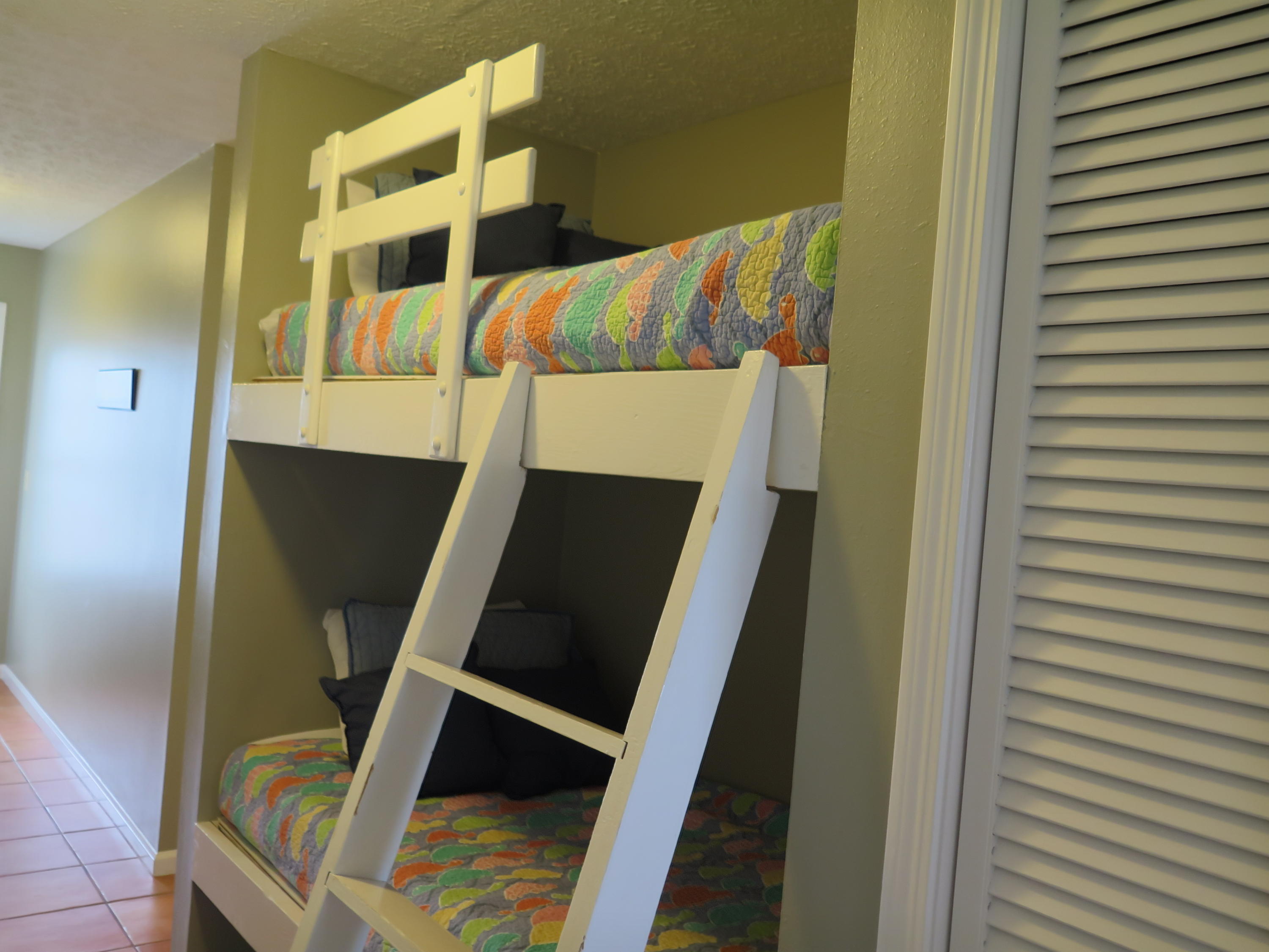 LEEWARD CONDO 2 - Residential