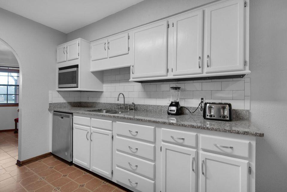 CHATEAU PRES DE LA MER - Residential Lease