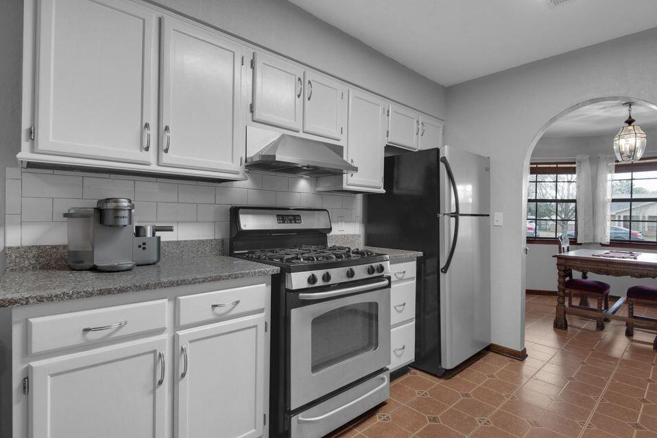 CHATEAU PRES DE LA MER - Residential Lease