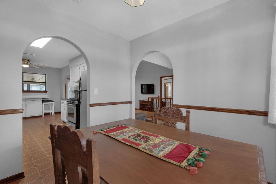 CHATEAU PRES DE LA MER - Residential Lease