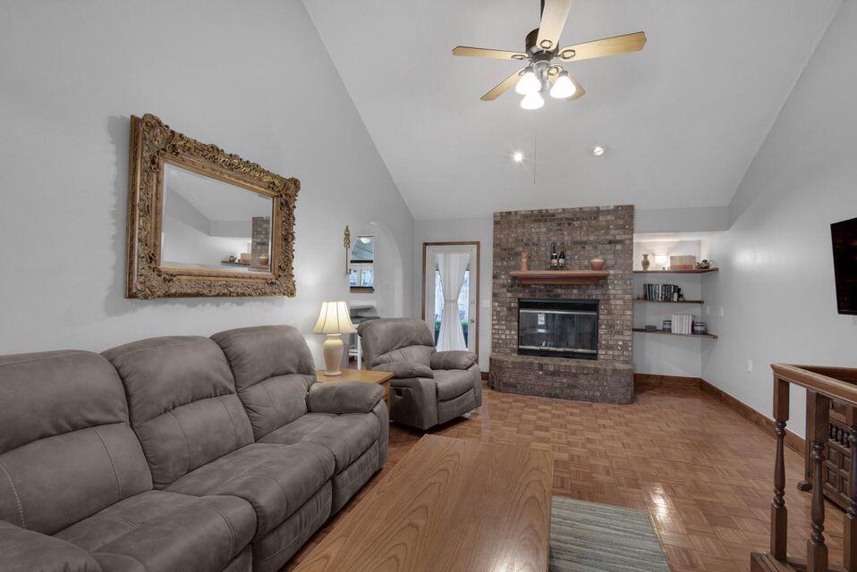 CHATEAU PRES DE LA MER - Residential Lease