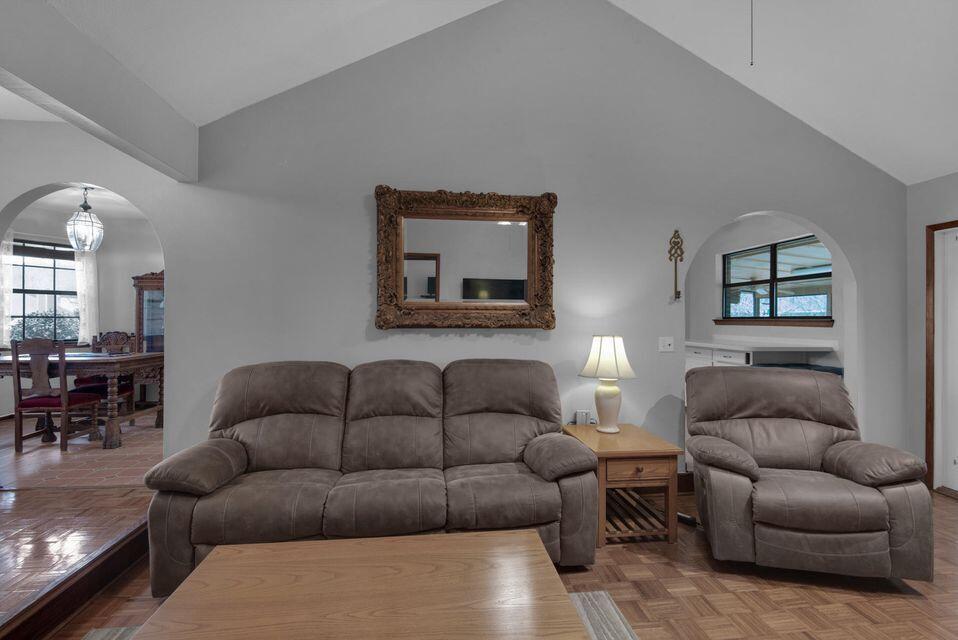 CHATEAU PRES DE LA MER - Residential Lease