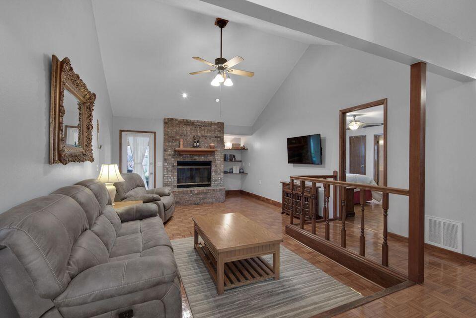 CHATEAU PRES DE LA MER - Residential Lease
