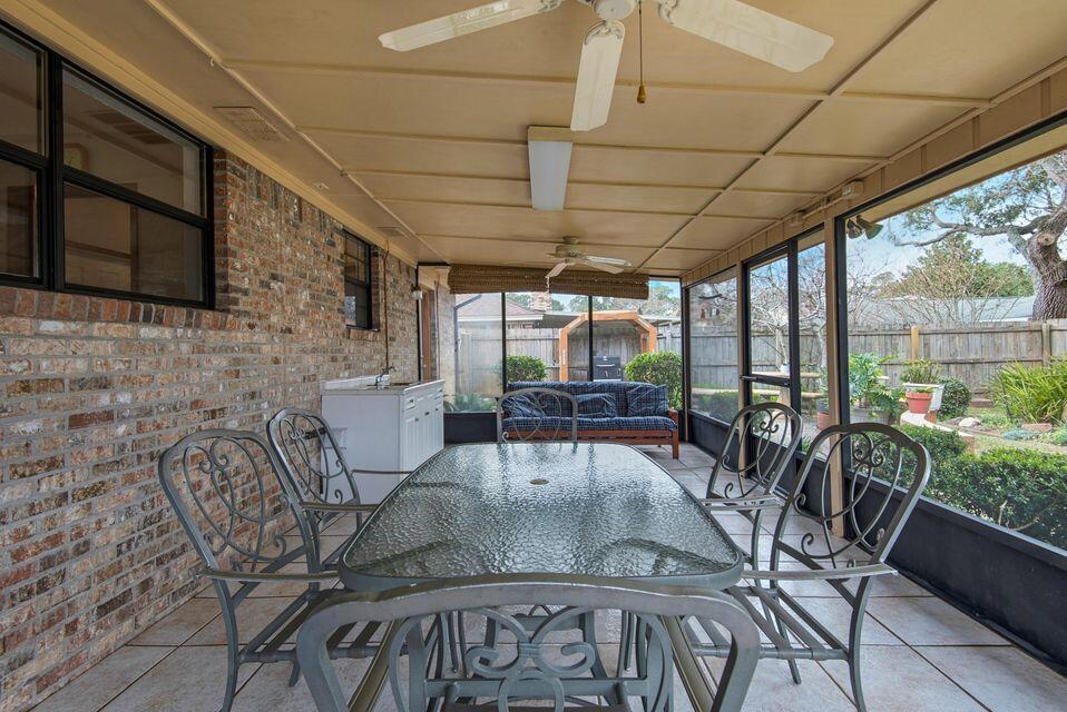 CHATEAU PRES DE LA MER - Residential Lease