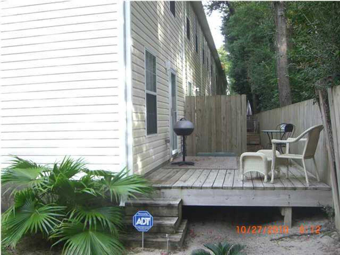 OAK PARK TOWNHOMES - Residential Lease