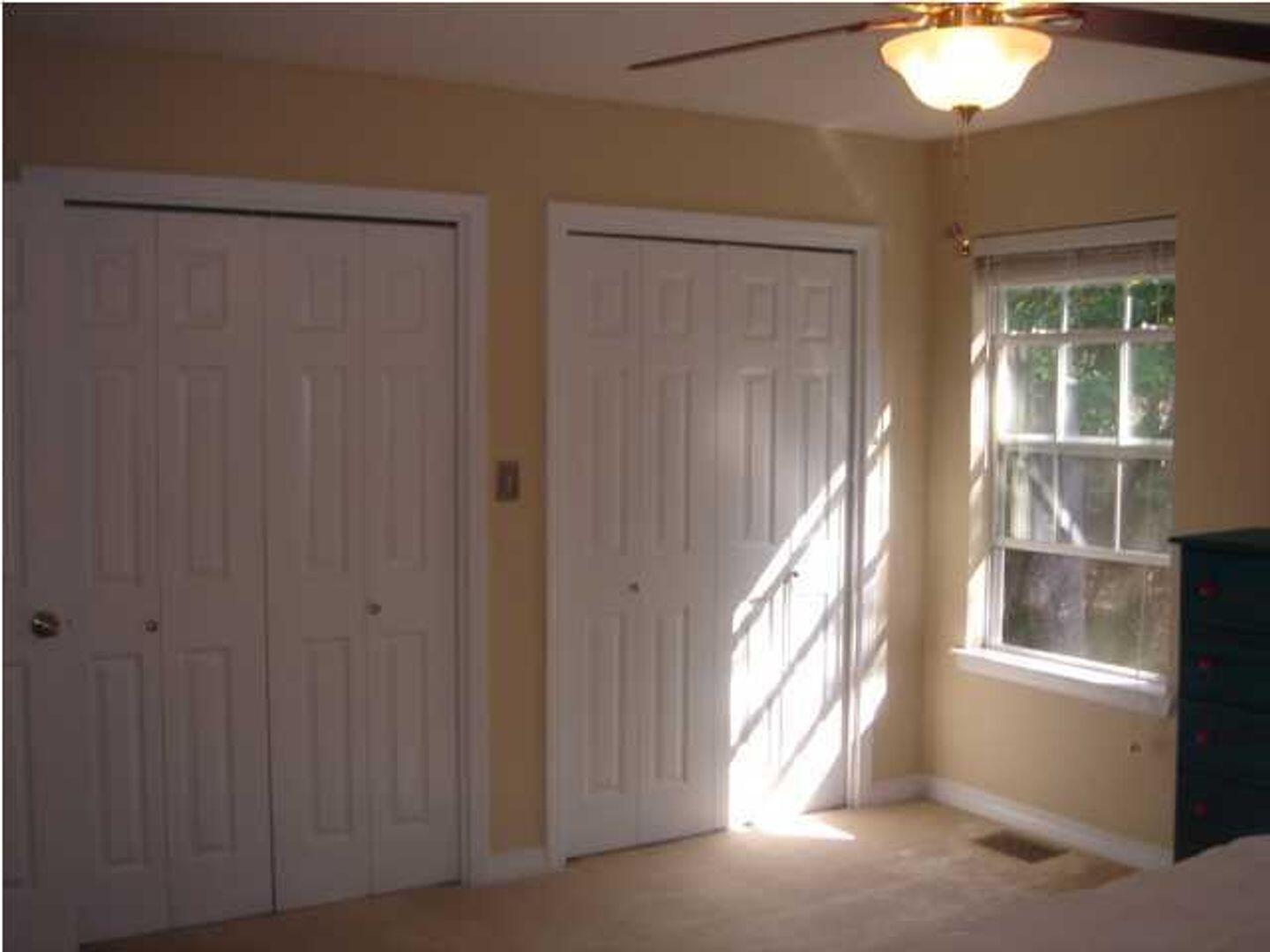 OAK PARK TOWNHOMES - Residential Lease