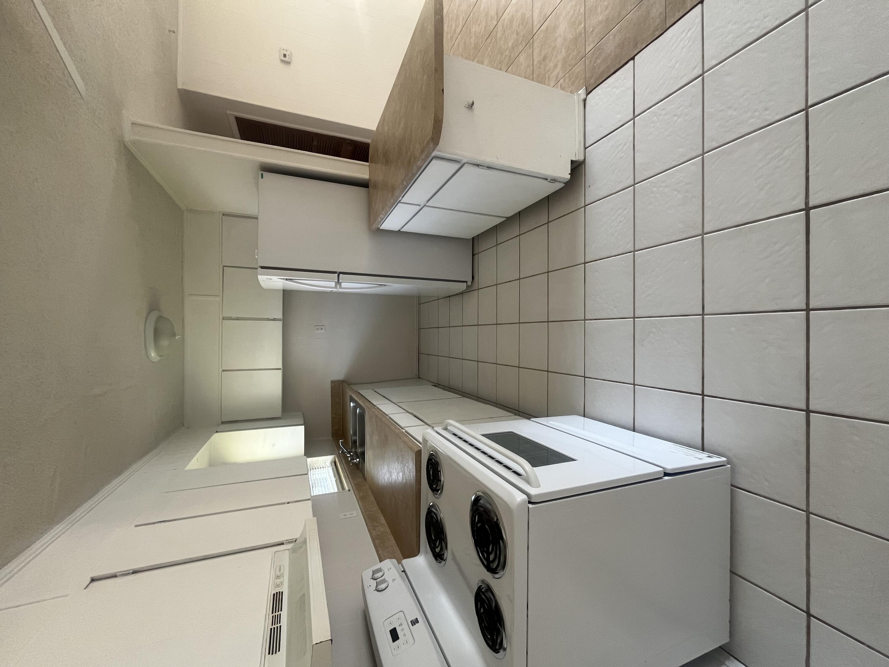 FLOROSA DEL MAR - Residential Lease