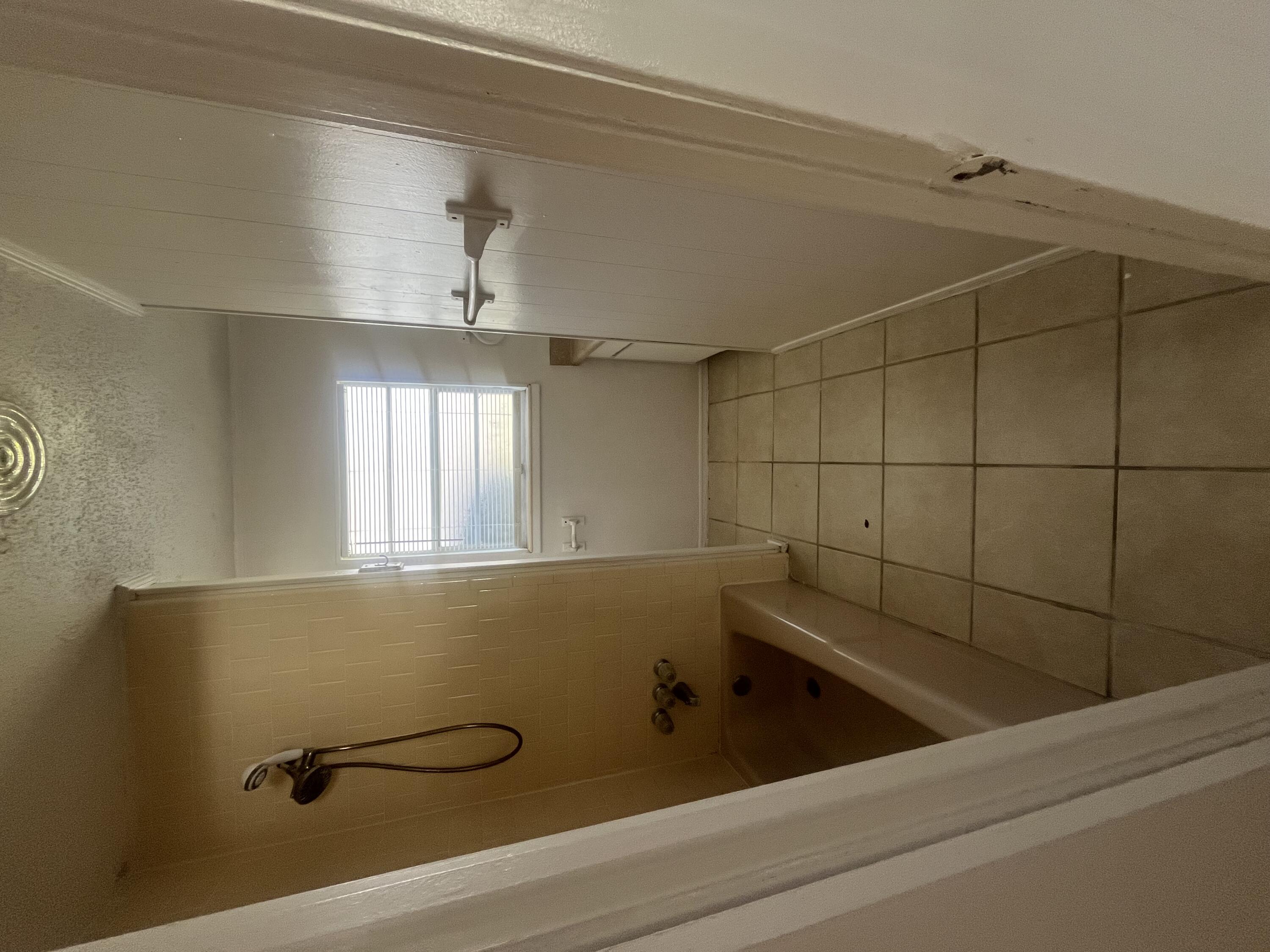 FLOROSA DEL MAR - Residential Lease