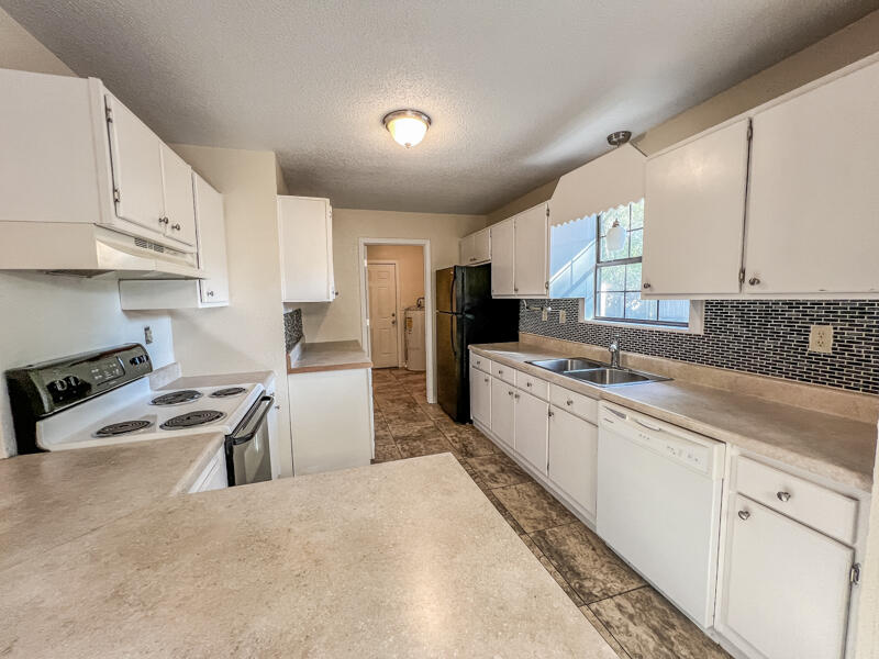 COUNTRY OAKS ESTATES PH 1 - Residential Lease