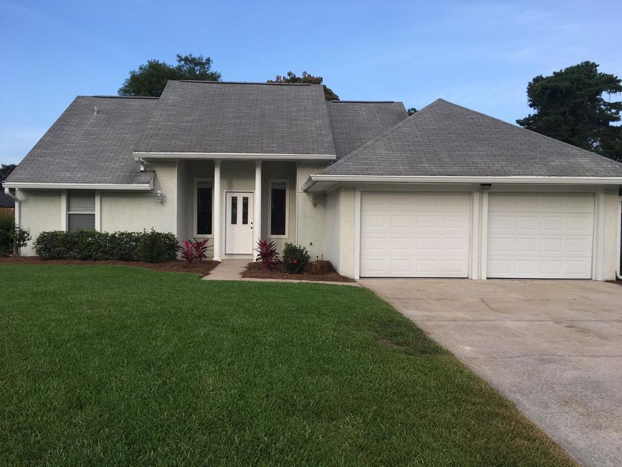 Remodeled 3BR/2bath open floor plan home located in Kelle-Aire Gardens, one of Destin's most desirable neighborhoods. This home has brand new flooring throughout. Everything has been remodeled, new stainless steel appliances, new flooring, and new bathrooms, new granite countertops with backsplash. Fenced in back yard with double gate on the side of the house for boat. NO HOA