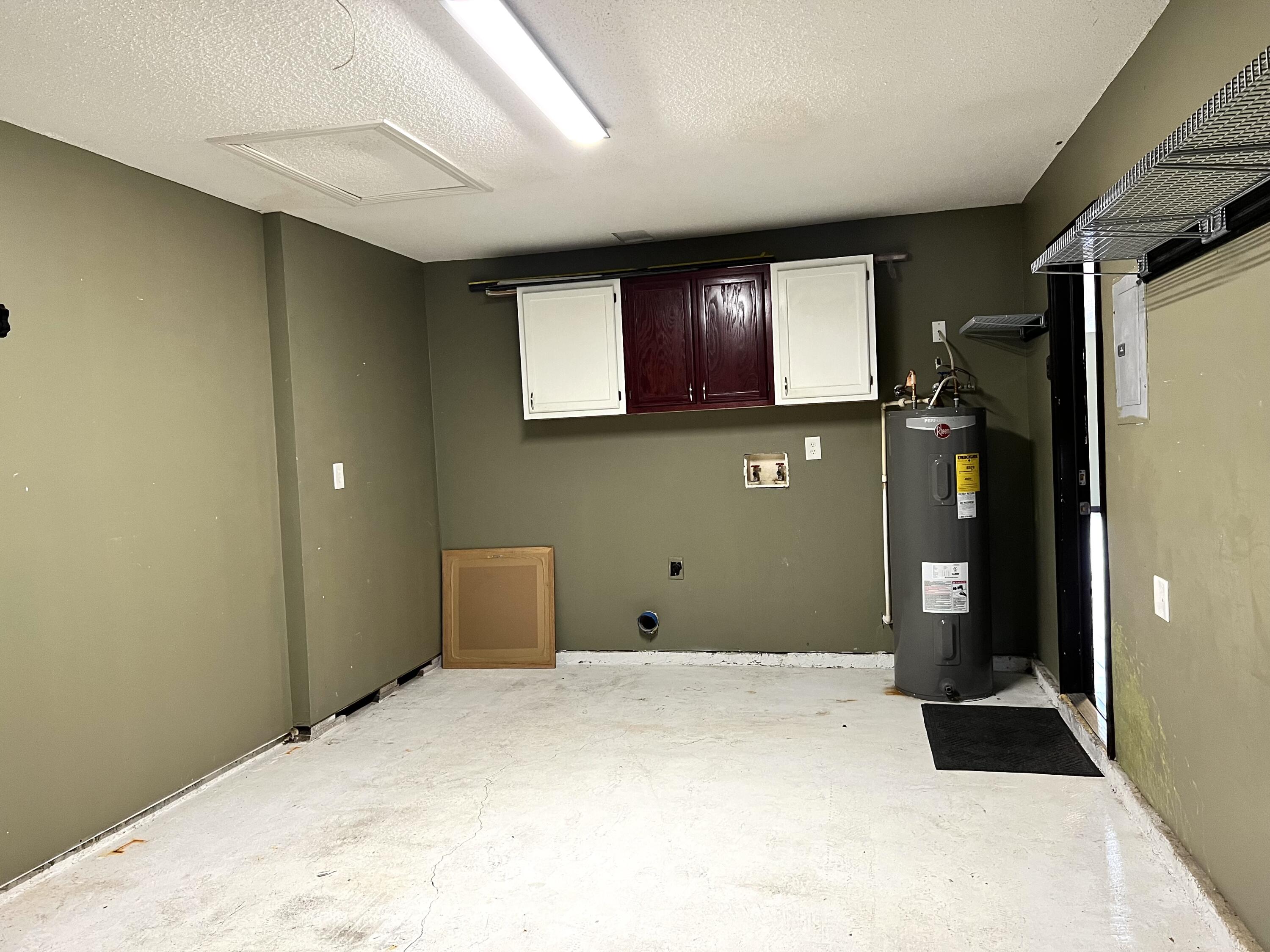 SCHNEIDER DRIVE T/H - Residential Lease