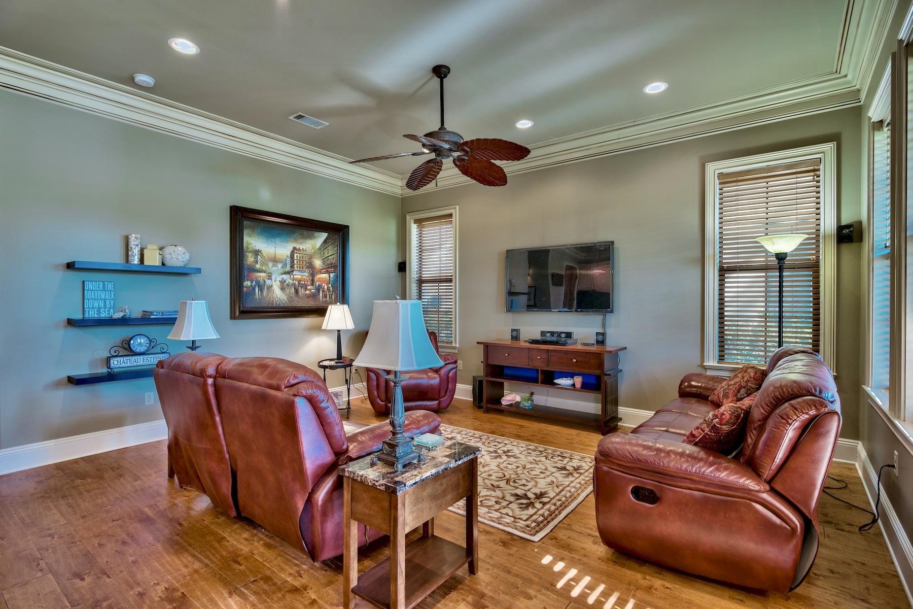 VILLA LAGO - Residential