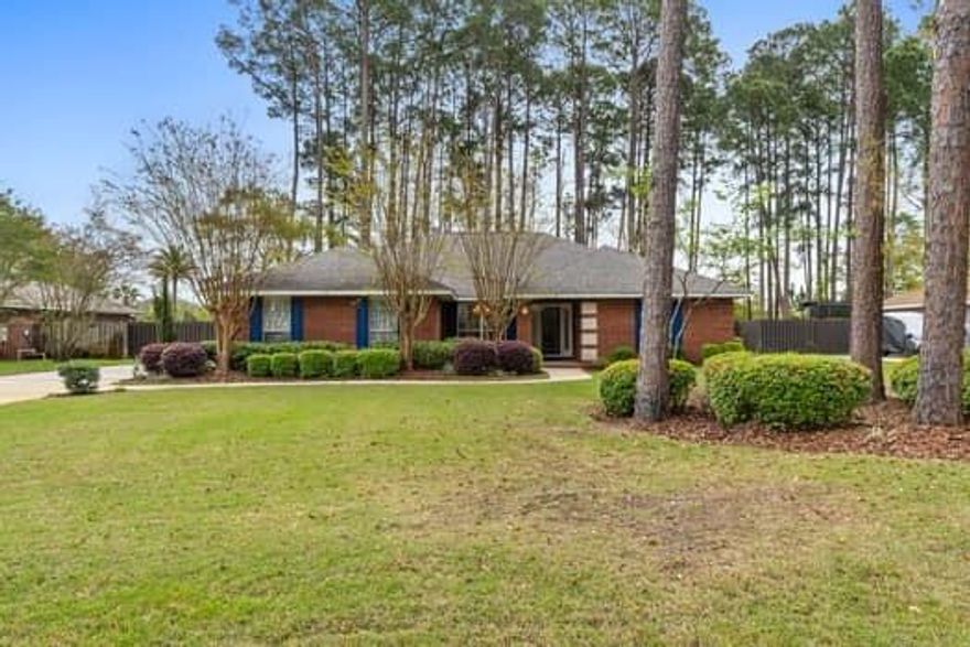 Priced to sell! Situated on over  1/2 acre lot in the popular Driftwood Estates. Quality features include: Dining Rm and Vaulted Great Rm. A split floor plan w/4 bdrs and 3 baths. Large master bdr and bath w/ whirlpool tub and quartz dbl sink vanity.  Beautiful hardwood floors throughout the living areas and mbdr. Kitchen has 4 new LG stainless steel appliances and granite countertops. The breakfast area opens to the kitchen w/beautiful views. Step out onto the freshly painted deck that overlooks the backyard and newly installed privacy fence. New Roof, New AC/Heat, New duct work and insulation, New hot water heater, New garage door opener, refreshed irrigation system and landscaping, New ceiling fans and freshly painted. Meticulously cared for - it is ready for you to move in and enjoy!