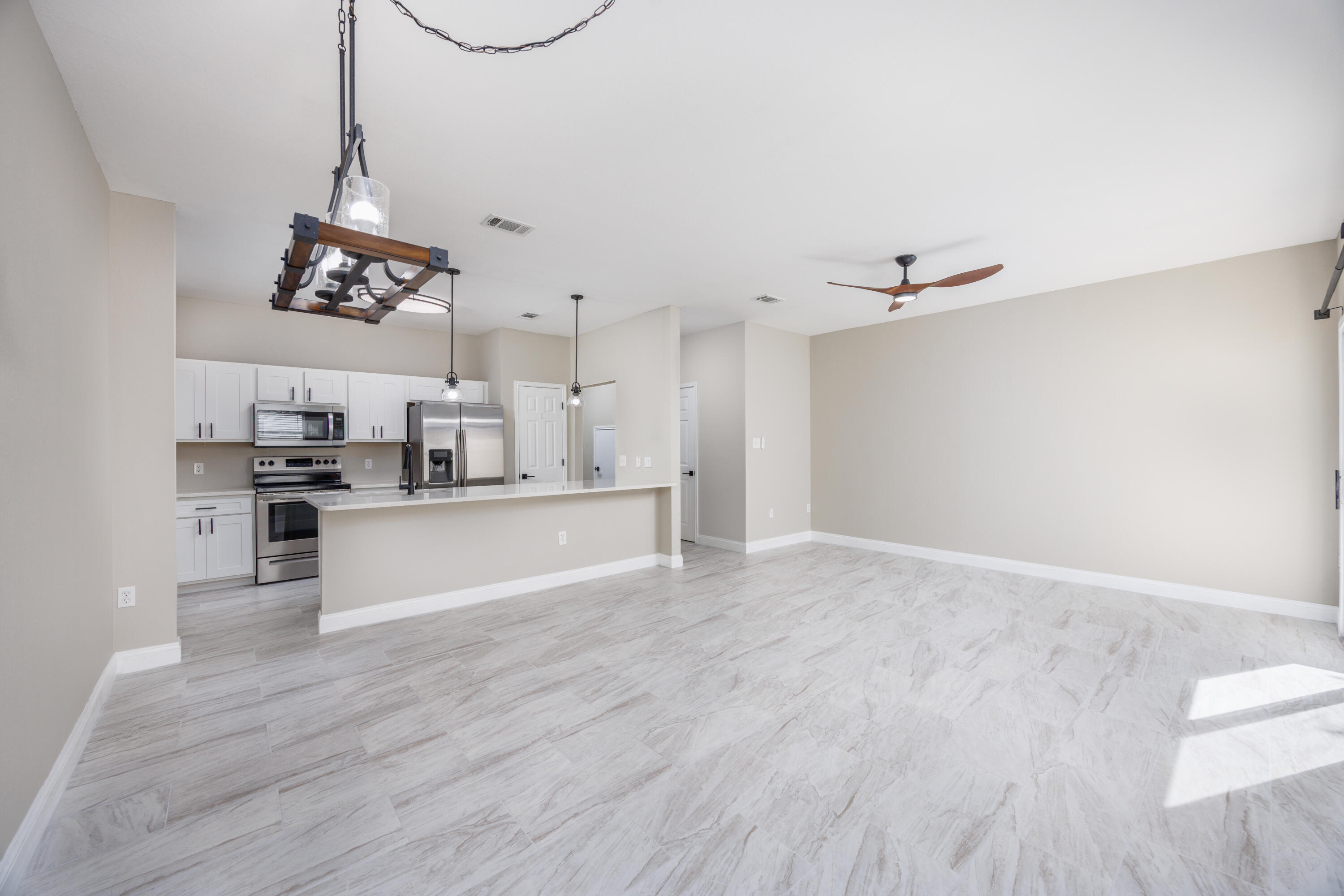 QUAIL LAKE - Residential