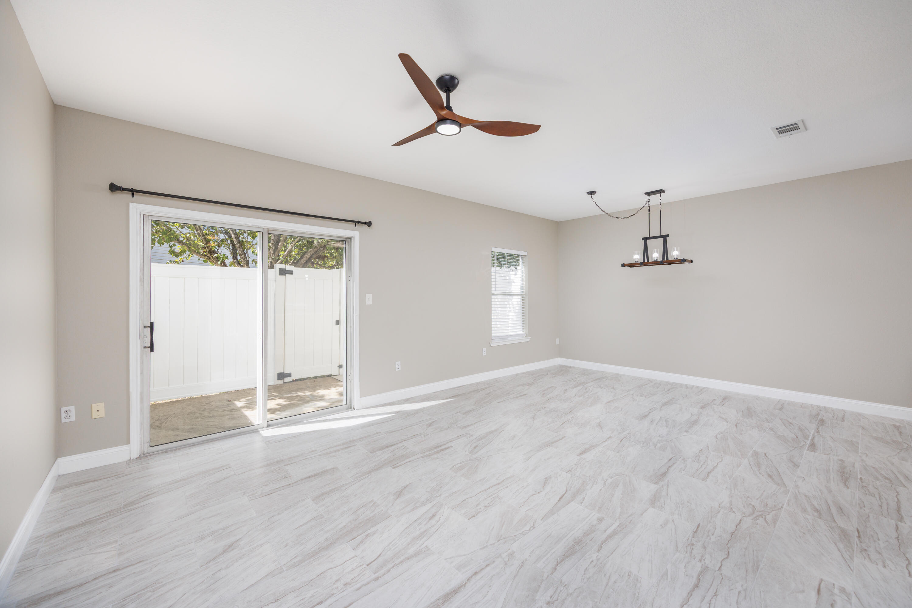 QUAIL LAKE - Residential