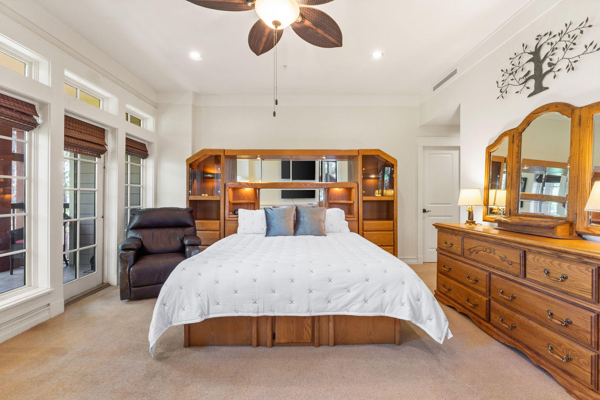 LAKESIDE LODGE AT PROSPECT POINT - Residential