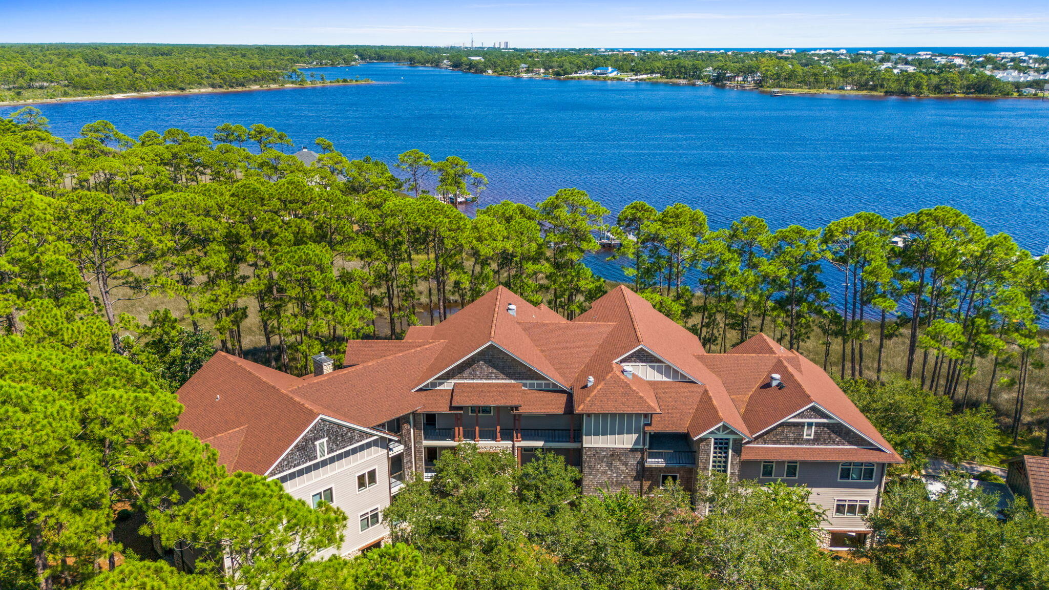 LAKESIDE LODGE AT PROSPECT POINT - Residential