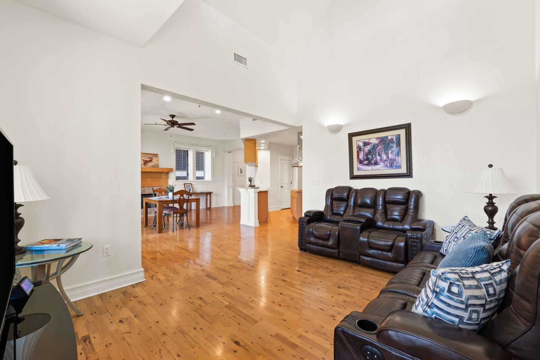 LAKESIDE LODGE AT PROSPECT POINT - Residential