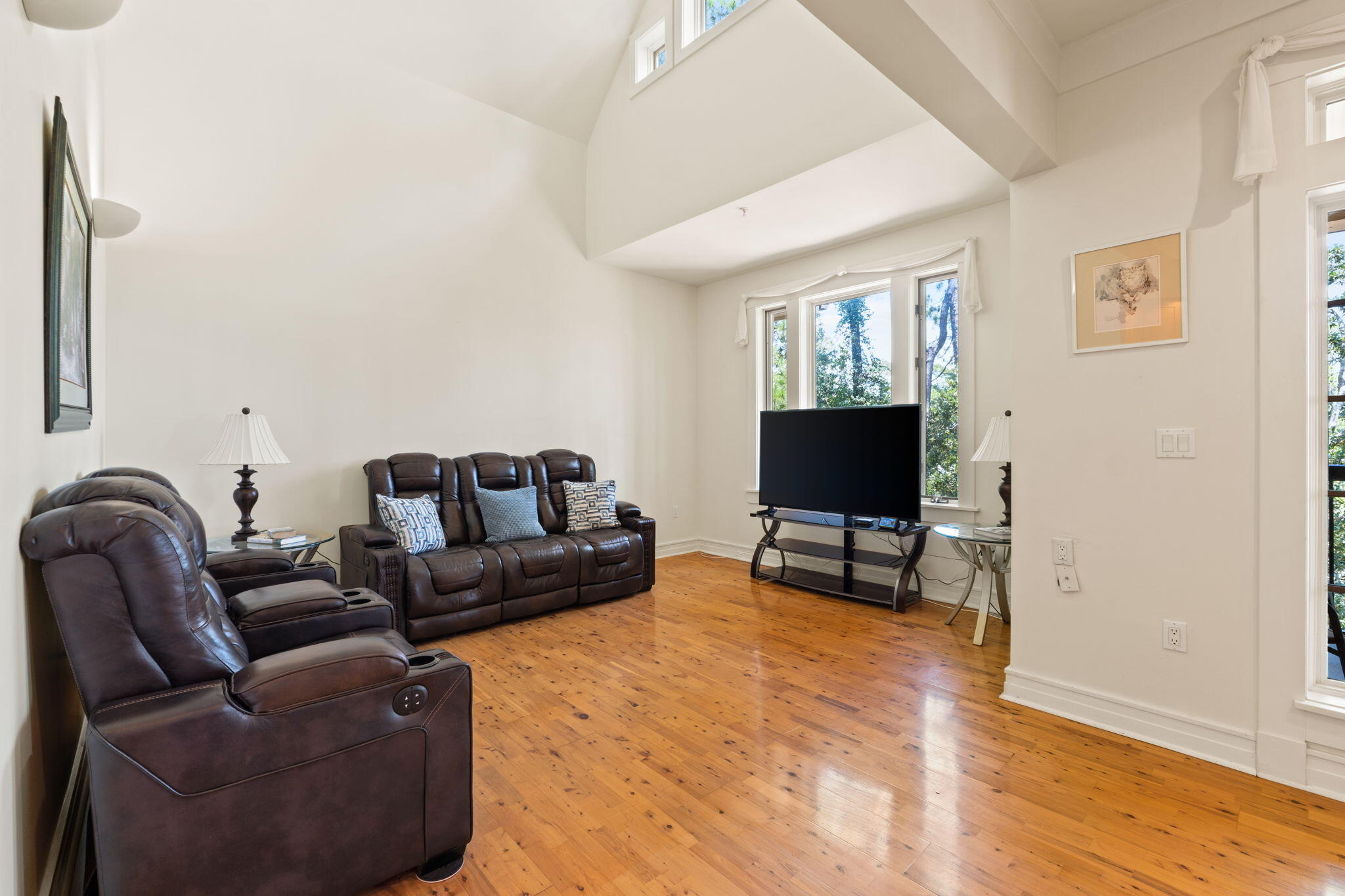 LAKESIDE LODGE AT PROSPECT POINT - Residential