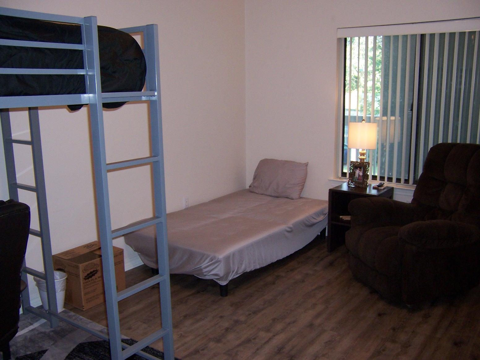 LAKESIDE CONDO AT BLUEWATER BAY - Residential Lease