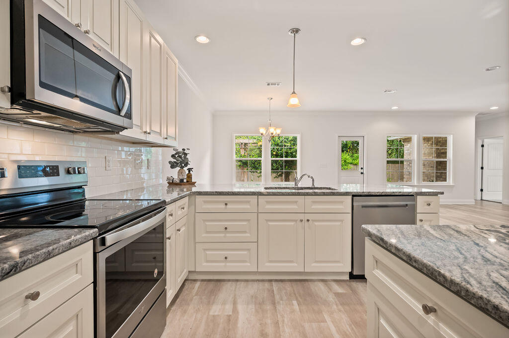 BAYWOOD ESTATES - Residential