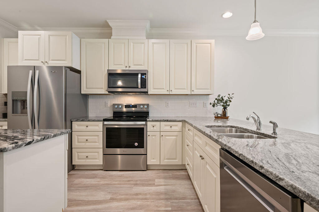 BAYWOOD ESTATES - Residential