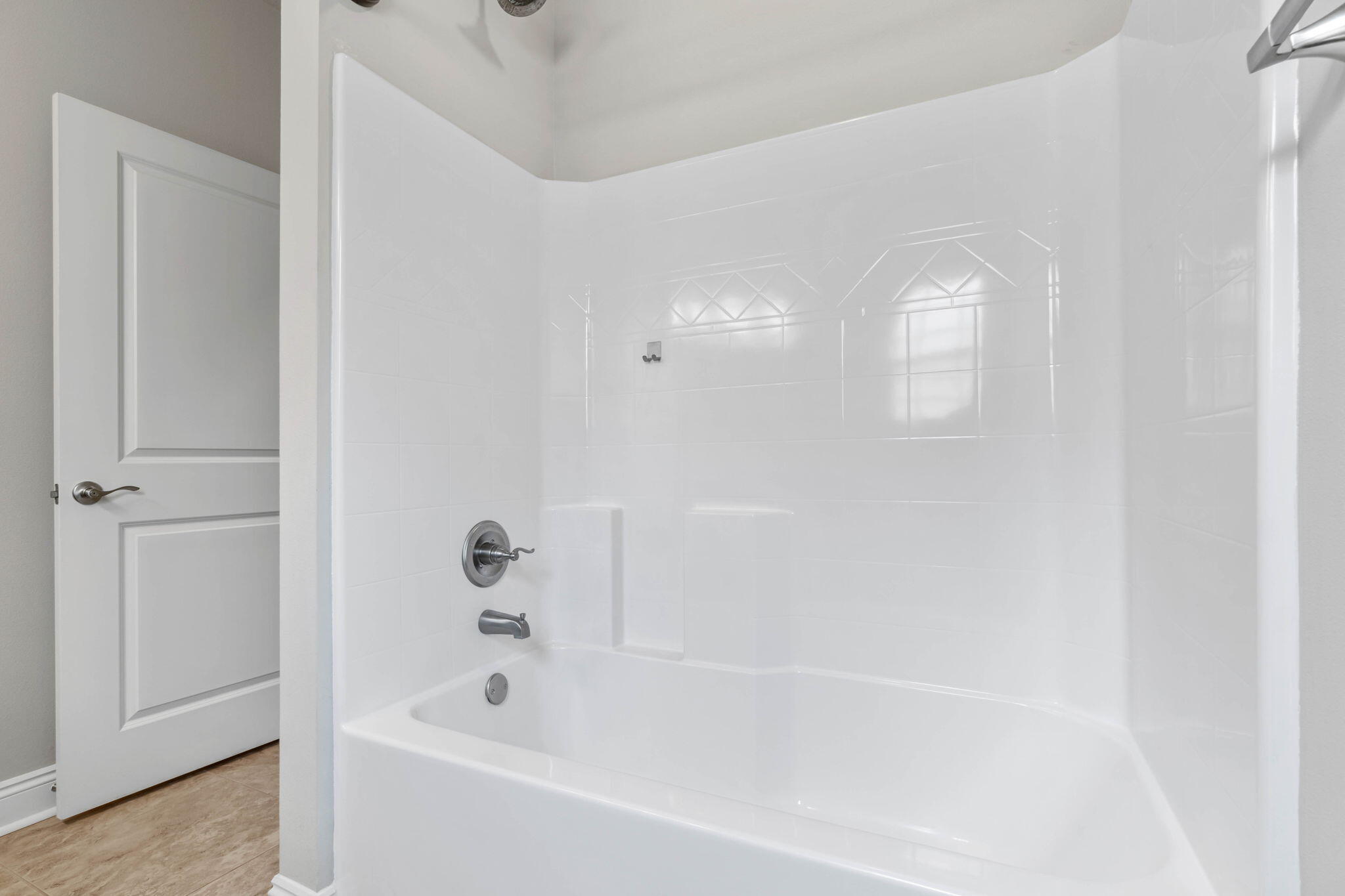 CRESCENT SHORES - Residential Lease