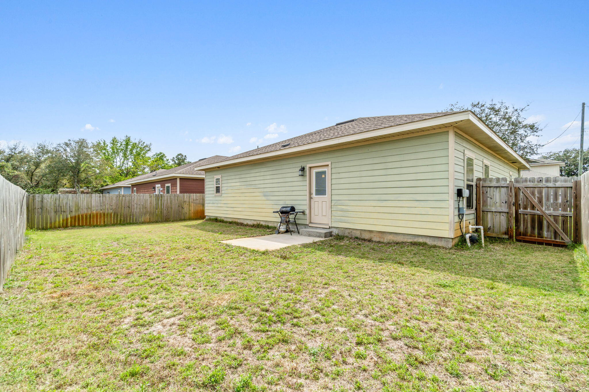 CRESCENT SHORES - Residential Lease