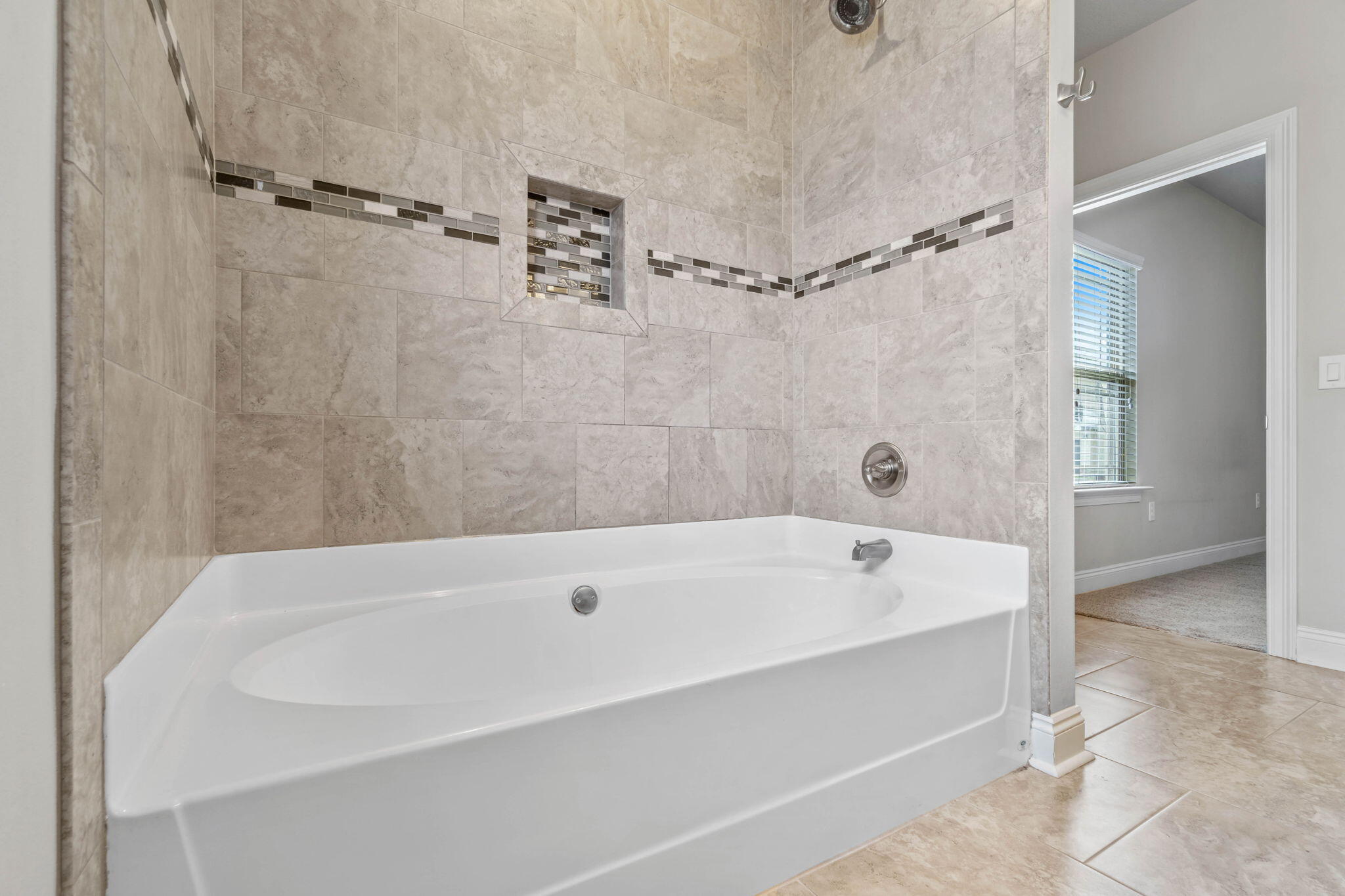 CRESCENT SHORES - Residential Lease