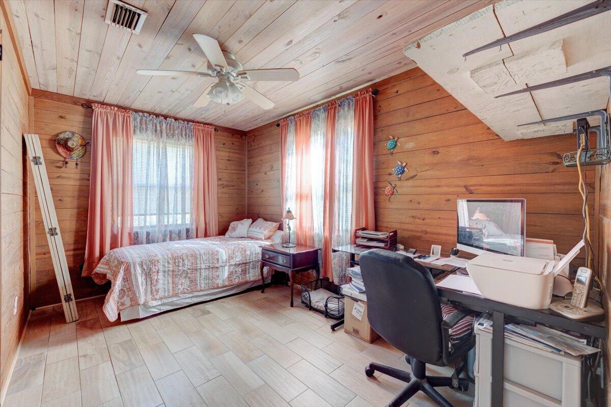 LEISURE ACRES UNIT 1 - Residential