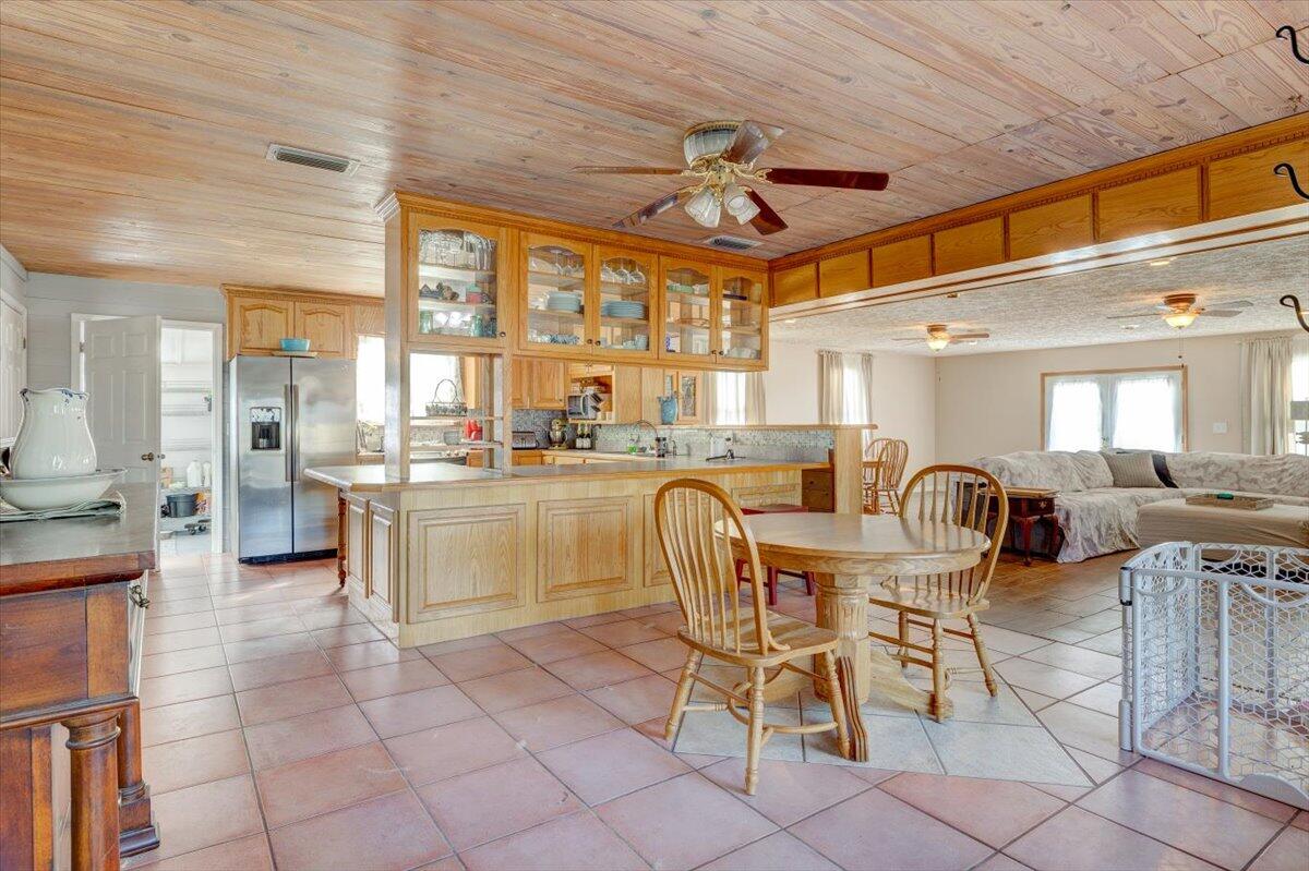 LEISURE ACRES UNIT 1 - Residential