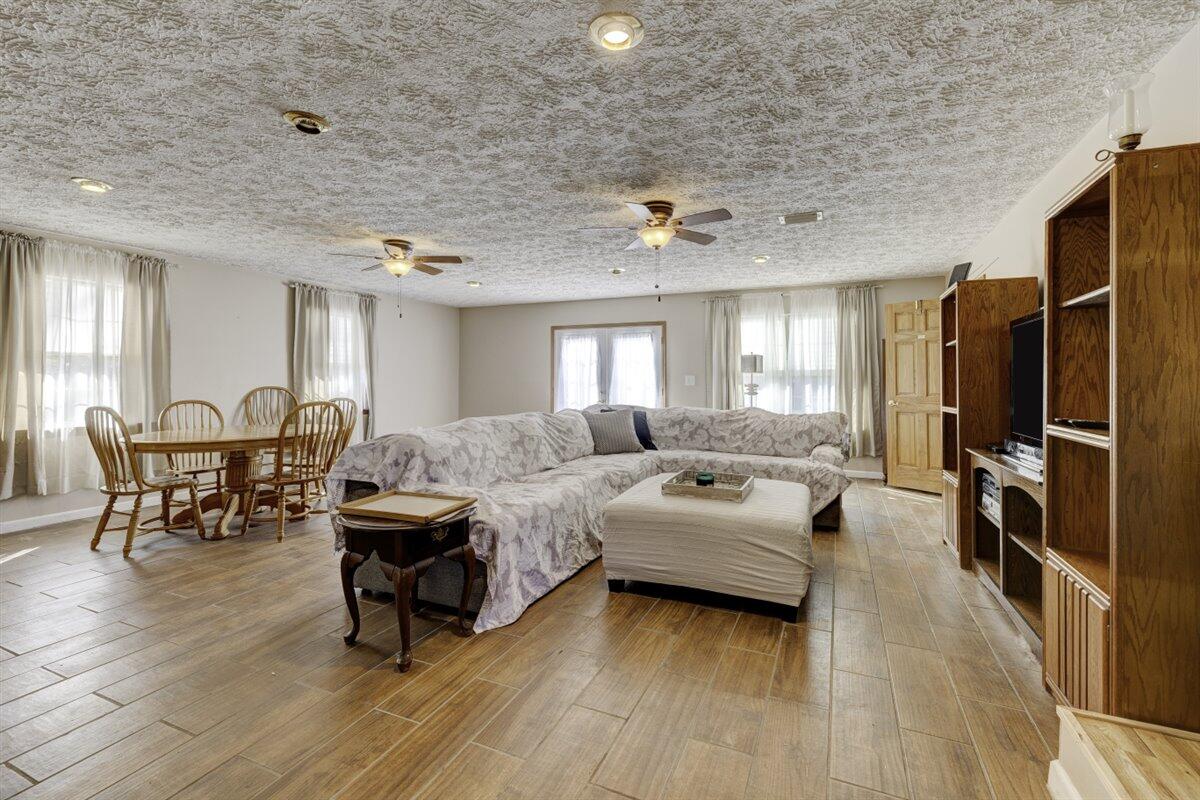 LEISURE ACRES UNIT 1 - Residential